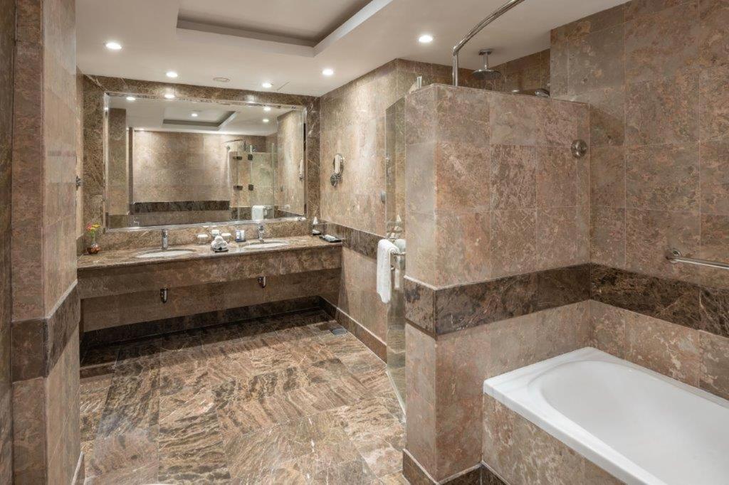 Millennium Makkah Al Naseem Mekka Eksteriør bilde Bathroom