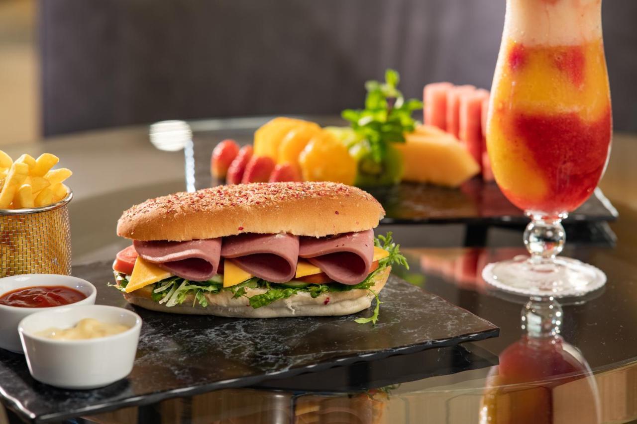 Millennium Makkah Al Naseem Mekka Eksteriør bilde A sandwich with ham and cheese